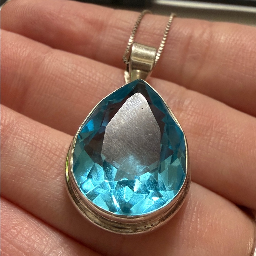 Elegant Sterling Silver 925 Teardrop Blue Crystal Pendant Necklace 17’ in chain - Picture 12 of 12